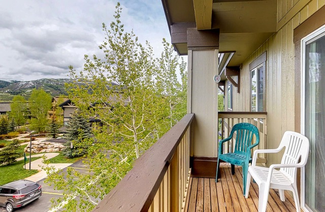 Mountain View condo w / deux balcons et foyer au gaz - près des ascenseurs!