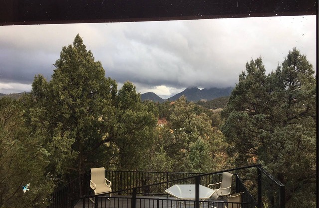 Vues sur la montagne et jacuzzi privé