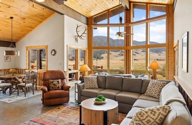 Mountain Views/ATVs Welcome/Large Deck/Creek