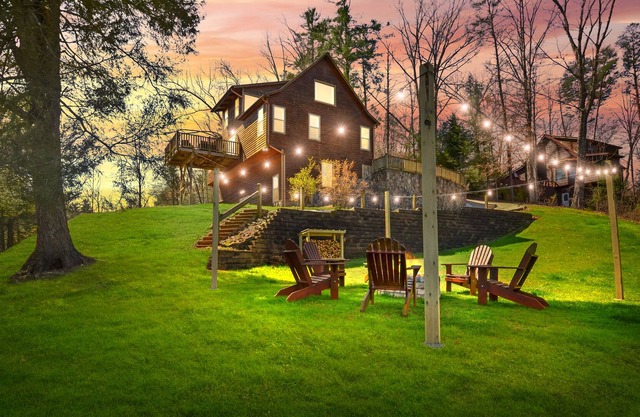 Mountain Views! Hot Tub&River Access*Firepit+Games