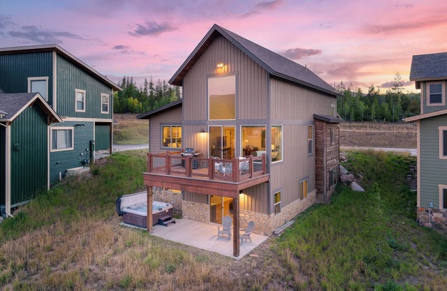 Cozy Cabin with Views & Private Hot Tub