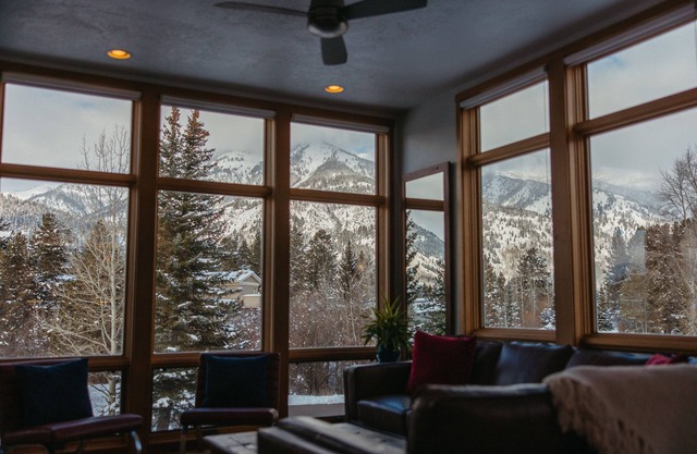 Stunning Teton Mountain Views, Wood Fireplace, 3 Decks & Ideal Location