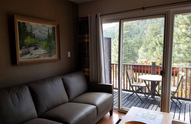 Bunkhouse à Old Mountain Man Studios, à pied au centre-ville Estes, vue sur la montagne!