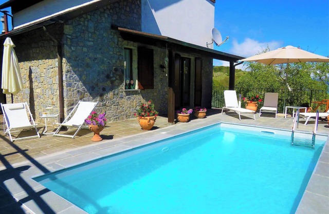 Chalet montagnard, une vue imprenable, piscine privée, restaurants à pied, WIFI