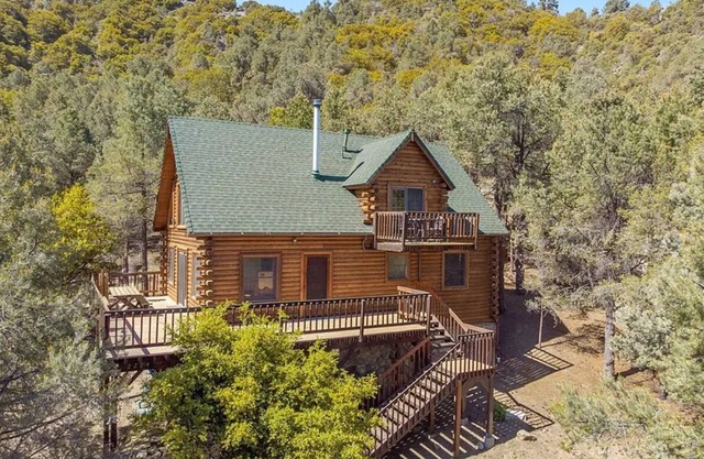 Mountain Vista Hideaway: Glamping in Your Own Private Treehouse