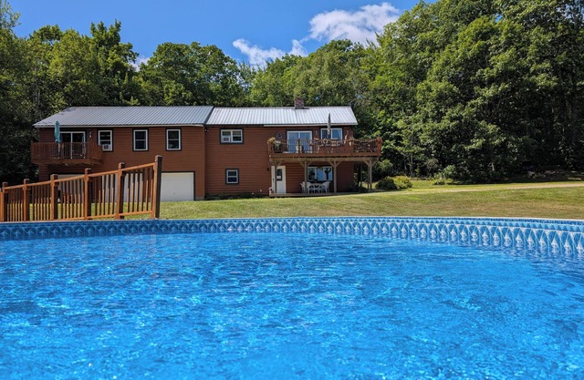 Mountains Edge Suite -Scenic Bald Mtn.- Your LEAF-PEEPING Adventure Begins Here!