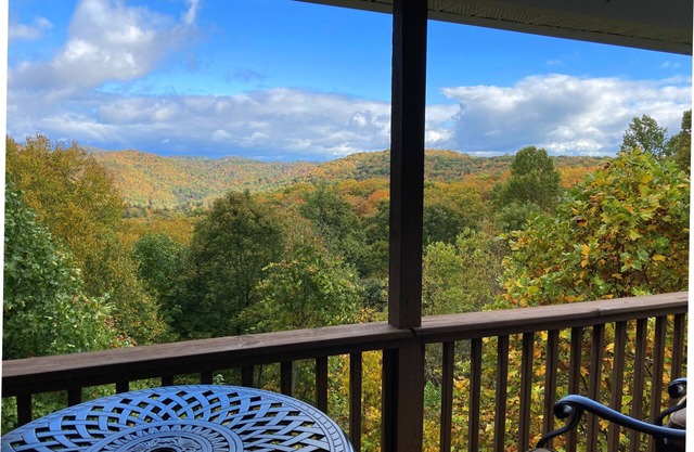 Cottage à flanc de montagne! Superbes vues, près de Appalachian Ski Mtn, WiFi gratuit!