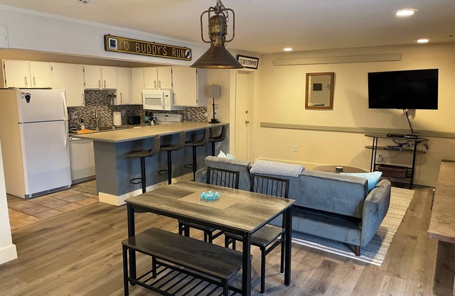 Mountainside ski-in condo near Ski Time Square