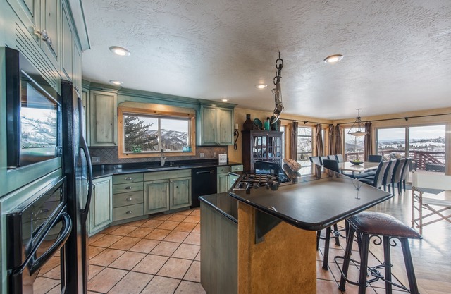 MOUNTAINTOP CHIC Luxurious Home Sleeps 20. Il est temps de planifier votre voyage de ski 2019/20: