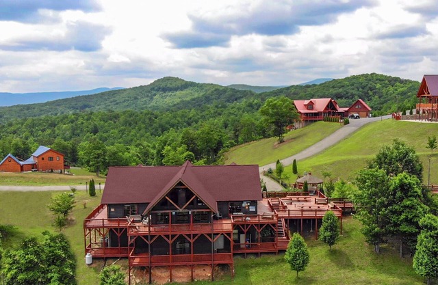 MountainTop Compound Groups,Corporate Retreat,Weddings,Churches 10-40BR, 66 Beds