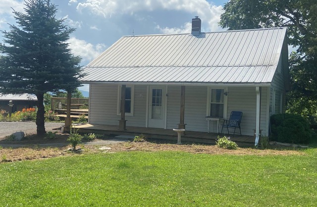 Mountaintop Cottage at near 3500 ft, close to Grayson Highlands & the New River