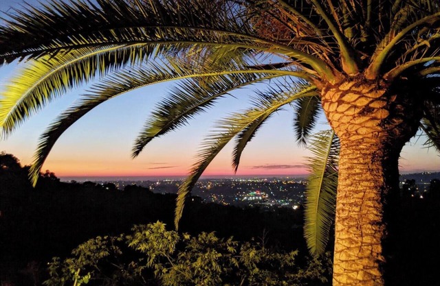 Mountaintop View + Outdoor Hot Soak Tub & Cinema