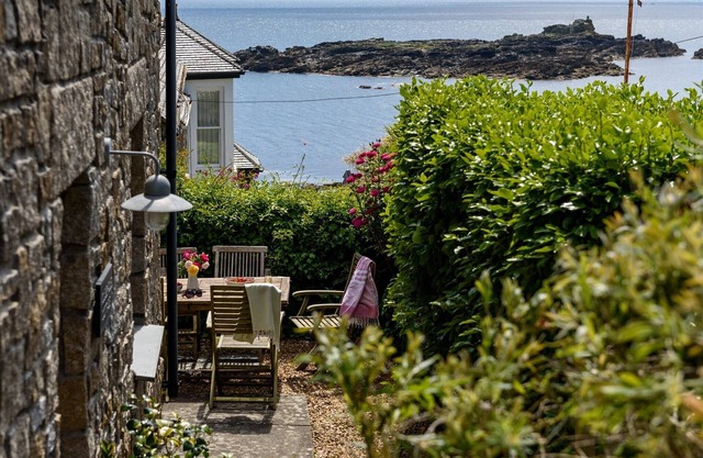 Architect designed brand new Cornish cottage in Mousehole