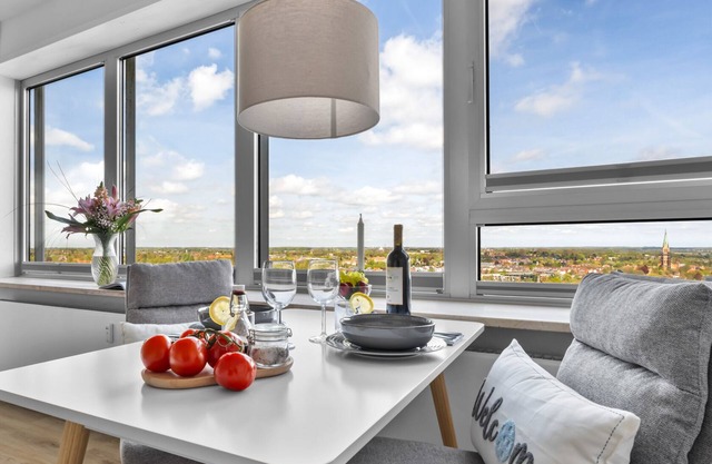 Möwenblick in the Wikingturm - directly on the water, view of the Schlei, 24th floor, shower room