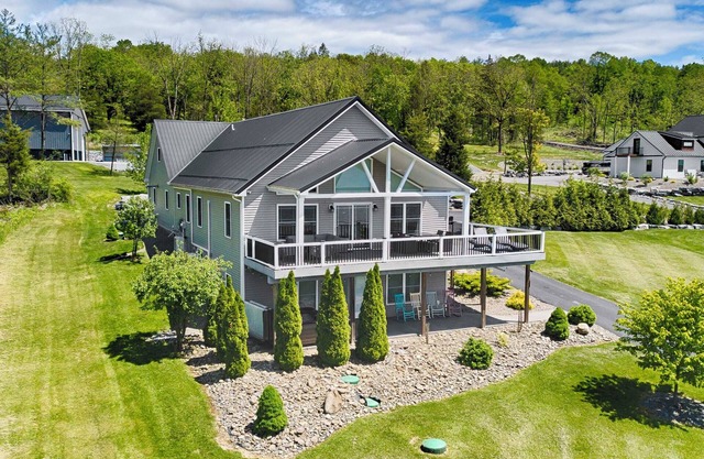 Moxie on the Lake: Relaxing Pet Friendly Seneca Lake Getaway!