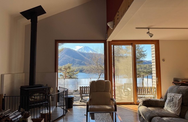 Whole-cottage rental near Kawaguchiko & Saiko; wood stove, BBQ, Mt. Fuji views