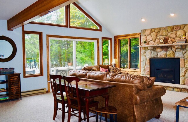 LAKE FRONT House: cheminée, chambre 4 saisons vue sur le lac - Famille & Animaux acceptés!