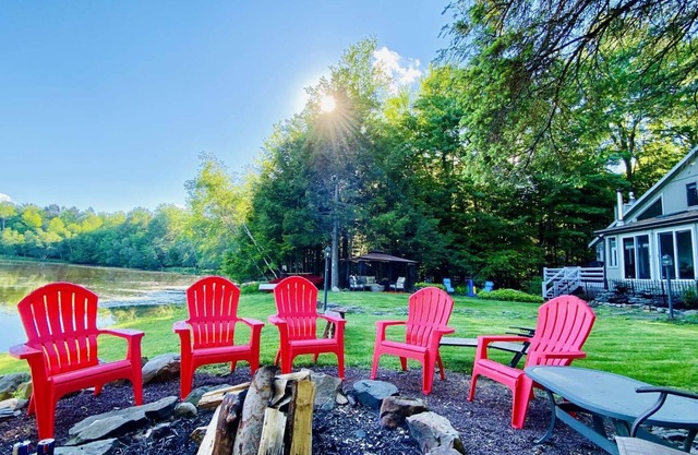LAKE FRONT House: cheminée, chambre 4 saisons vue sur le lac - Famille & Animaux acceptés!