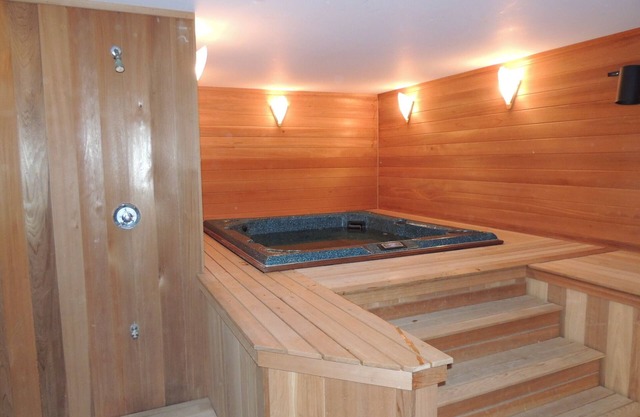 Mt. Snow Paradise - Jacuzzi intérieur et sauna - à quelques minutes de la montagne - 10-12 personnes