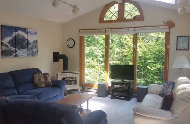 Mt. Snow rental- 5 Br/2.5 bth monthly rental avail 12/30/2024-1/31/2025