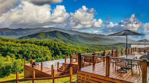 Mt Sunshine - Infinity Pool Sleeps 22 12 Beds
