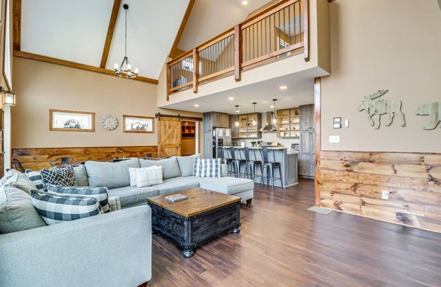 Mt. Top Rustic Chalet in Eagle Rock Resort.