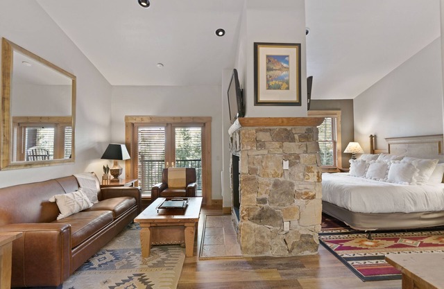 Mtn. Lodge Base Camp: Ski IN/OUT