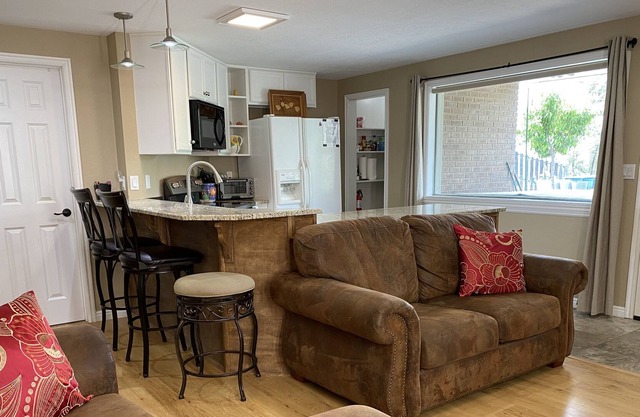 NOUVEAU MTN APT, calme, spacieux, propre, HOTTUB / VUES / GRILL / FIREPIT / cour privée