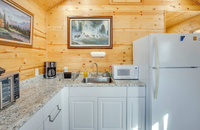 Mtn-View Haven: Walk to Whitewater Hill!