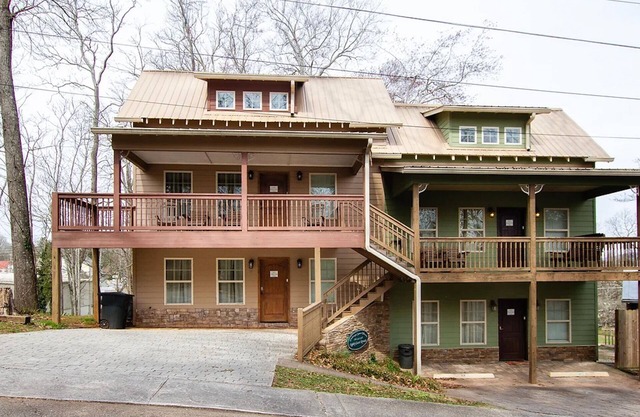 Mtn View Villa on Choice Avenue - Steps to Downtown