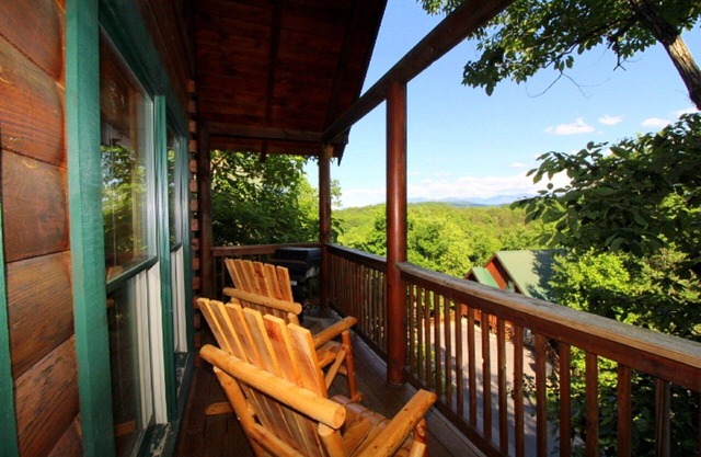 ♡♡ Vue Mtn avec accès facile, bain à remous, WiFi, Smart TV et 10 minutes des attractions ♡♡