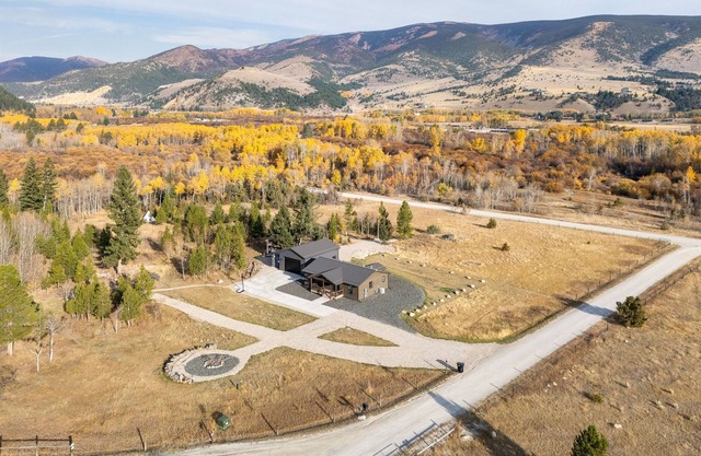 Mountain Views, Air Conditioning close to town