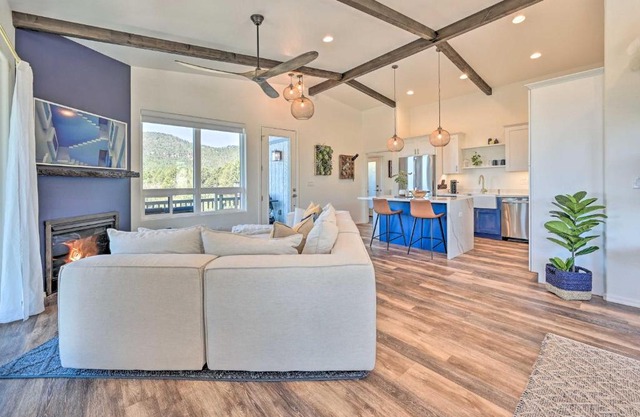 Mtn Views and Gas Fire Pit Luxe Pine Escape!