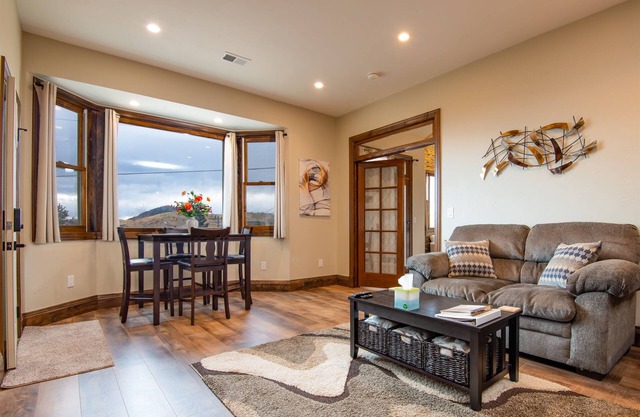 MTN Views*Rain Shower*Fireplace