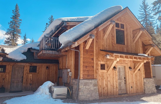 1 BR Loft à côté du ruisseau avec de magnifiques vues sur le mont. République