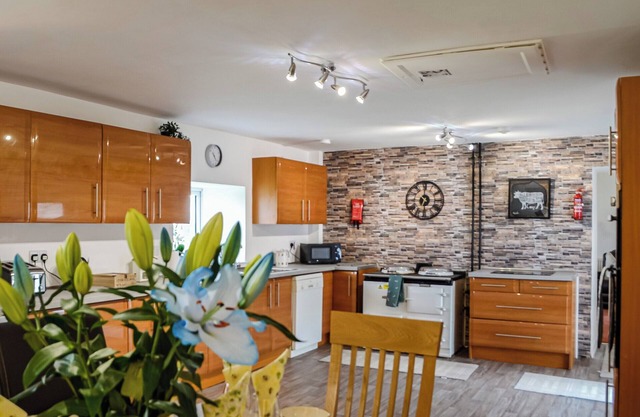 4 bedroom accommodation in Cumnock
