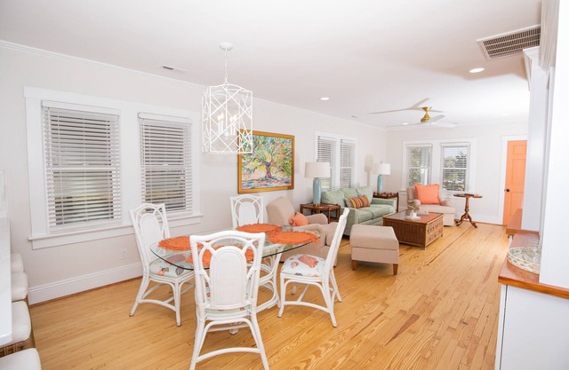 Mulberry Cottage 5 Blocks to Beaufort Waterfront - 205/ 1-2, 295 for 3/4 people