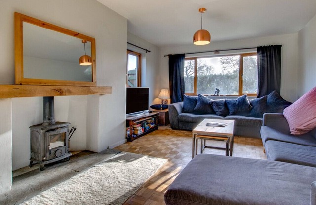 Mulberry Cottage - Four Bedroom House, Sleeps 8
