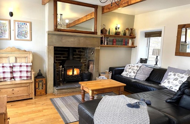 Mulberry Cottage with Wood Burner, Garden and Easy Parking