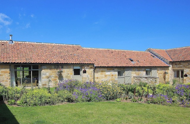 2 bedroom accommodation in Scalby, Scarborough