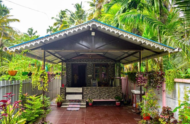 Mullavayalil Tourist Home