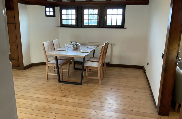 Multi-bed room in the historic Gentilburg for up to 8 people