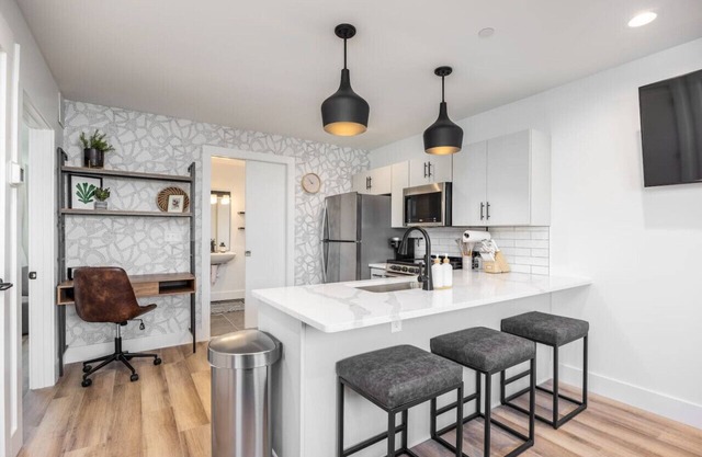 Multi-Condo Building Sleeps 58 with 7 Units, 15 Bedrooms, 22 Beds & Free Parking