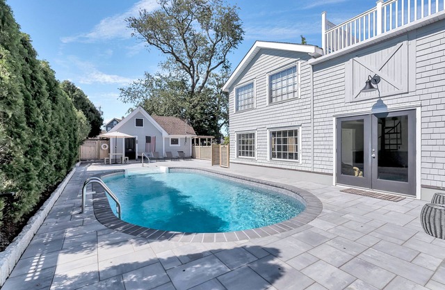 Maison multi-familiale avec piscine - 6 pâtés de maisons de la plage
