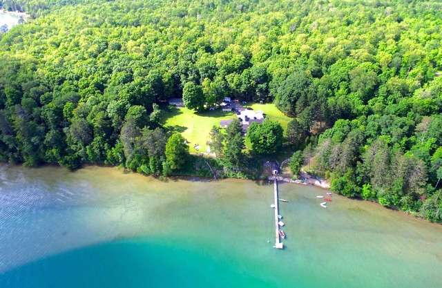 Retraite multi-maison de 32 acres sur Pristine Sugar Lake