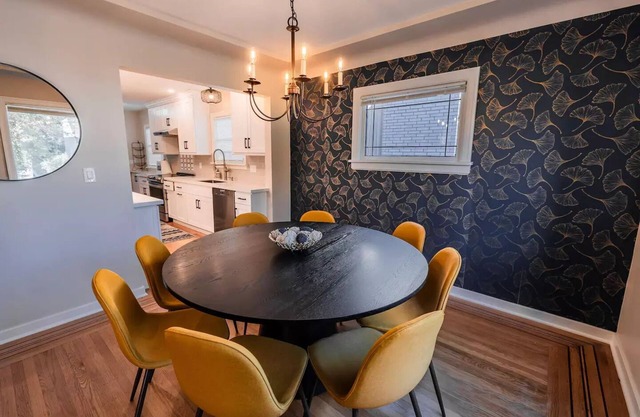 Multigenerational families, work groups, friends, gather a block from Greenlake!