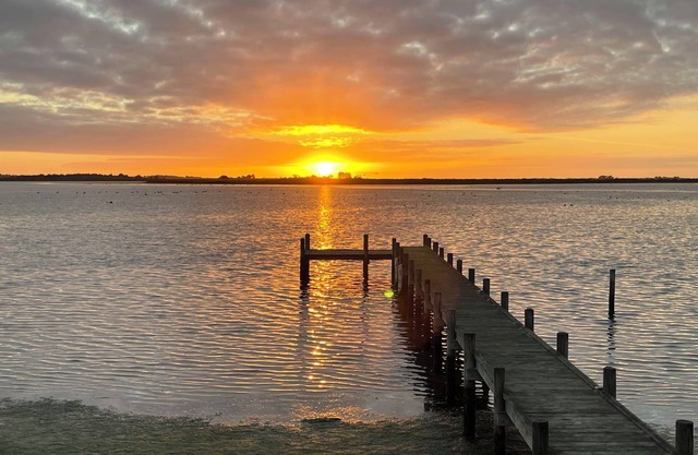 Mundoo Sunrise, Absolute waterfront