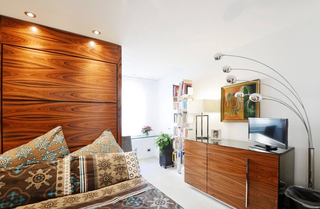 Munich city center 2BR luxury apartment, balcony, stove