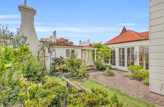 Munns Tower House- In the Heart of Merimbula