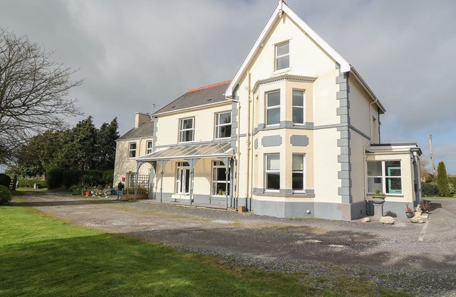 Parc Muriau, CAERNARFON